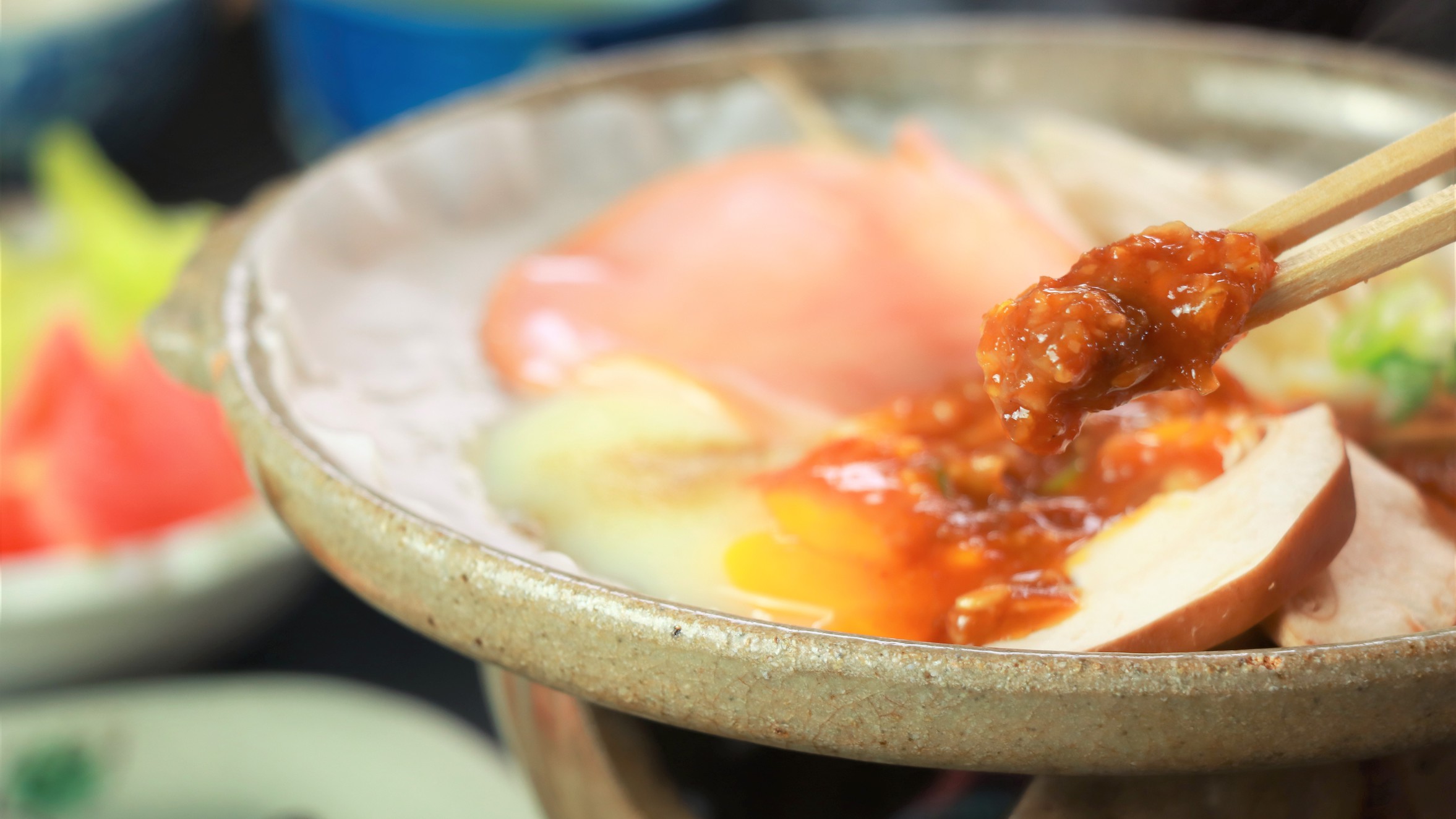 朝食-『朴葉味噌焼き』を炊きたて白米にオンザライス！