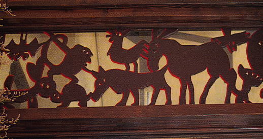 木彫りのレリーフ/グレムリン