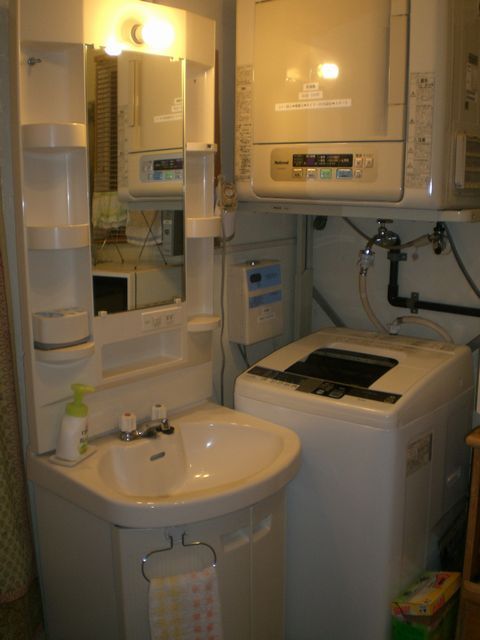 2F Wash Room