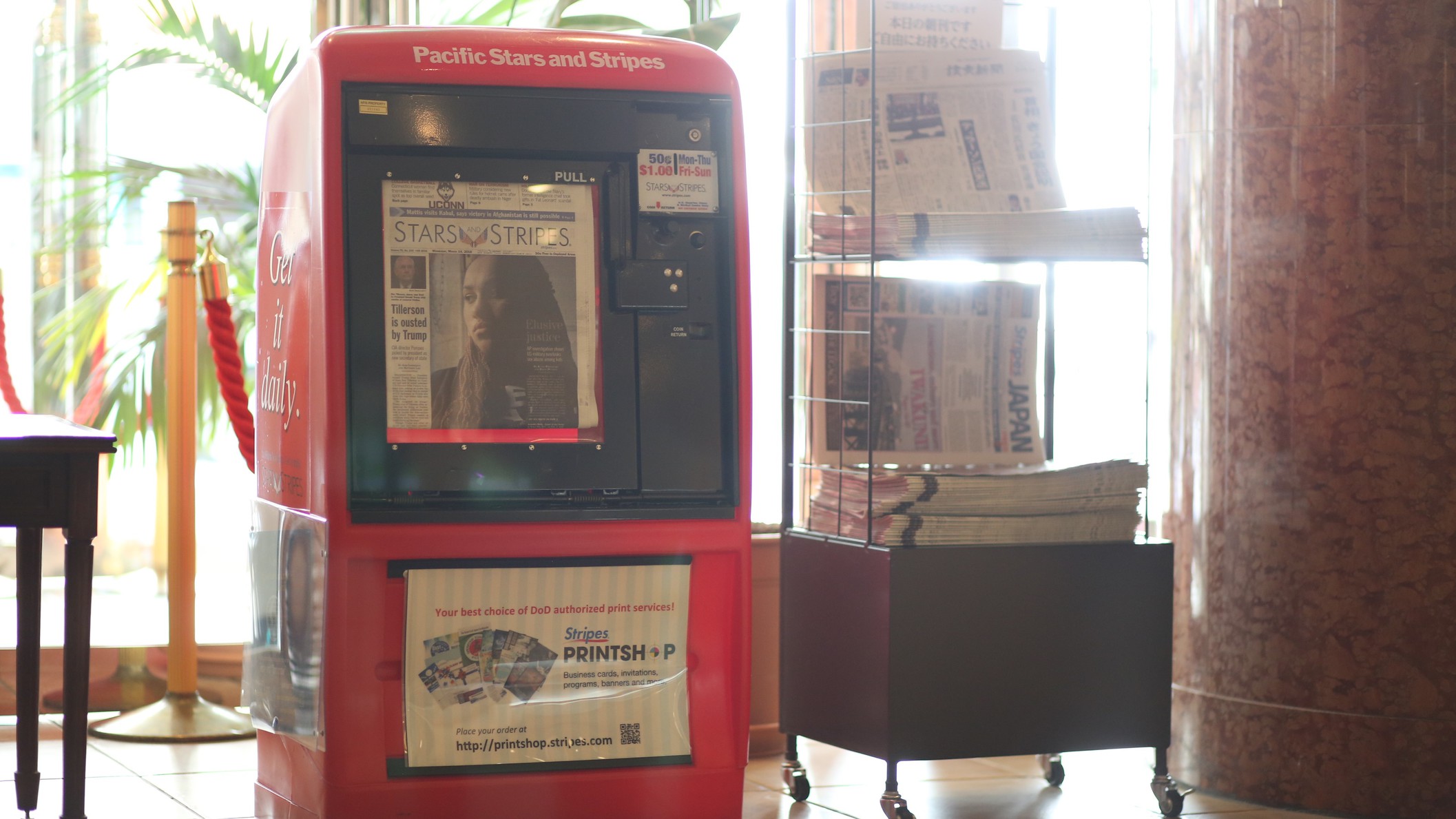 英字新聞の自動販売機は日本でここだけ？？