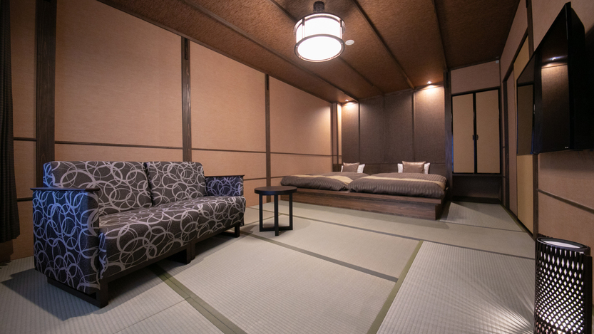 和モダン和洋室：壁紙からこだわった落ち着きのある空間で素敵な時間をお過ごしください。