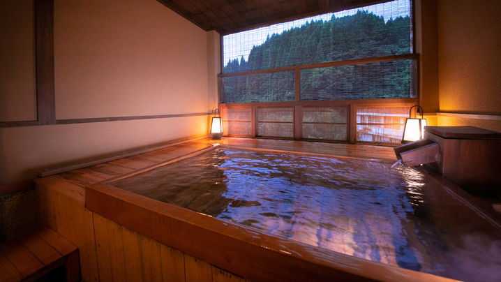 露天風呂付き客室：プライベートな空間で、いつでもお好きなだけ温泉を。