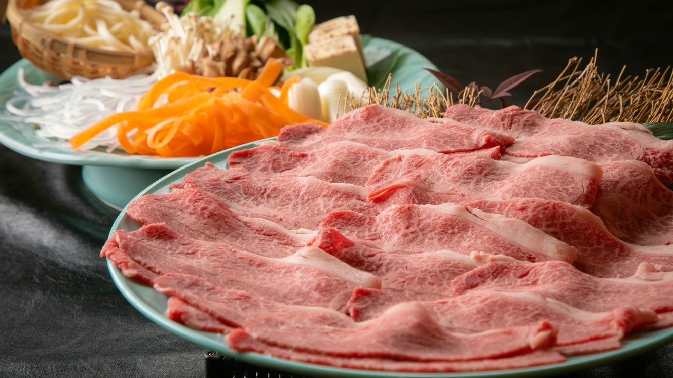 ご夕食一例：『おおいた和牛』美しい霜降りの上質なお肉。口の中でとろけます。