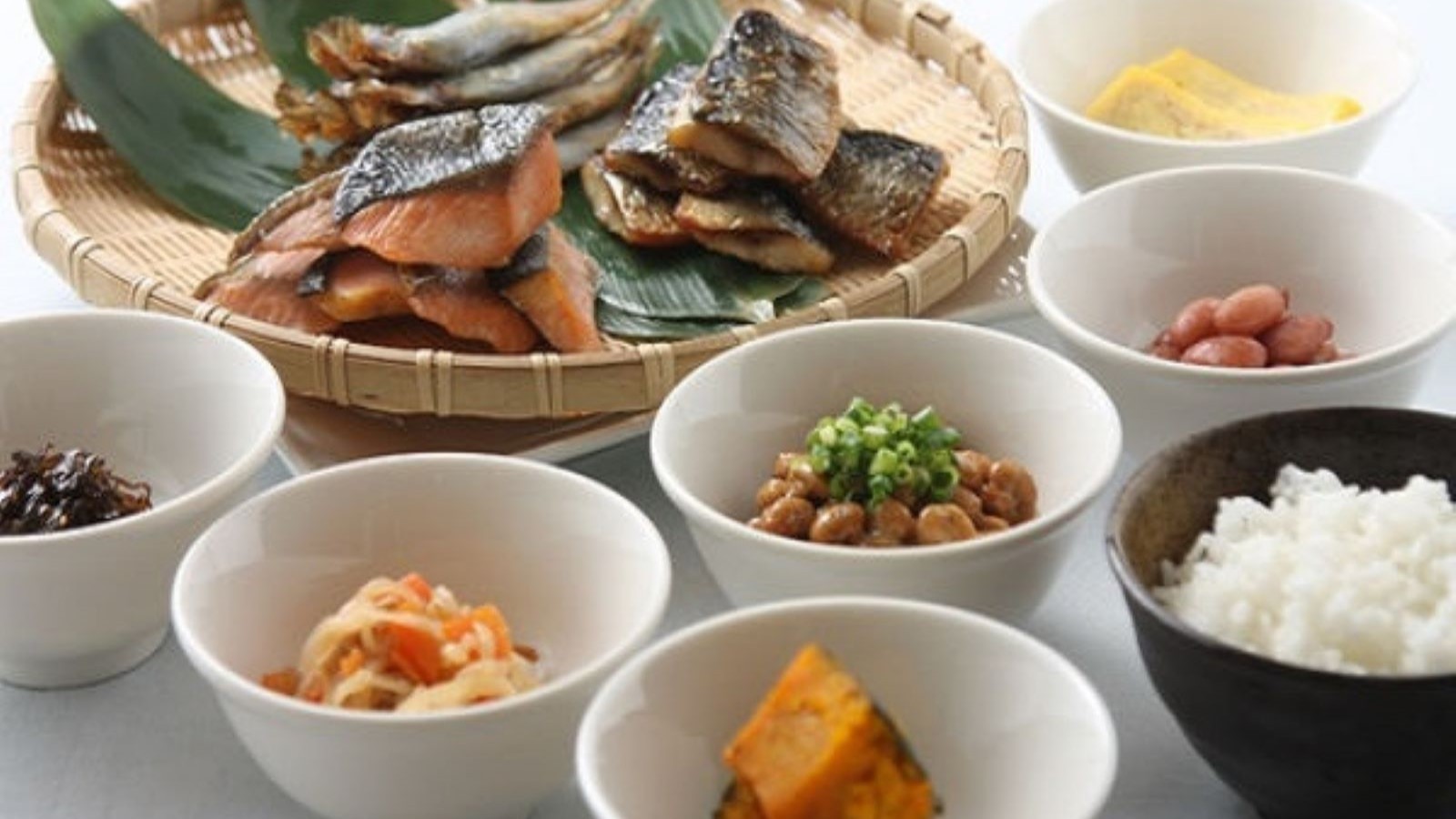 焼き立ての魚や朝ごはんの定番の納豆！和食の種類も豊富です！