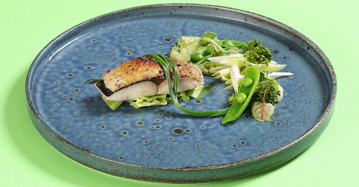 【春のキャンドルフレンチ】魚料理／境港産 鰆の海藻アンクルート、ブロッコリーのソース