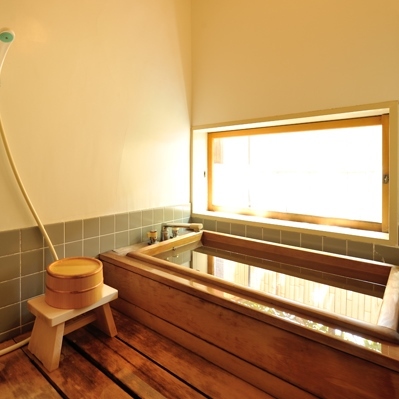 【和室8畳＋檜の内風呂】1階の専用内風呂一例