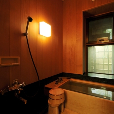 一室のみの特別室【大輪（和室8＋7.5畳）＋檜の内風呂】部屋専用の檜の温泉内湯