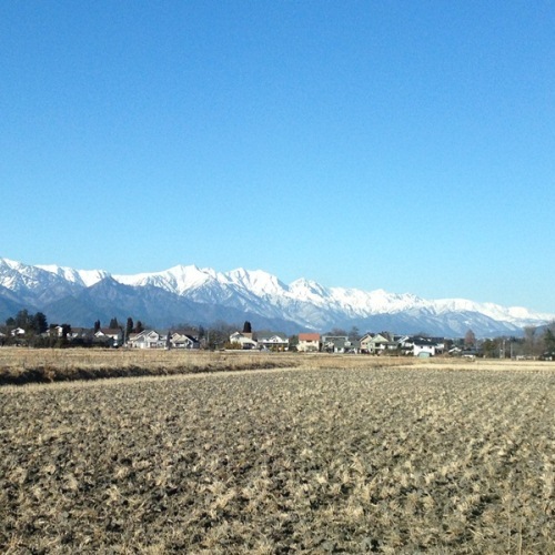 安曇野から見渡す北アルプスの美しい雪景色