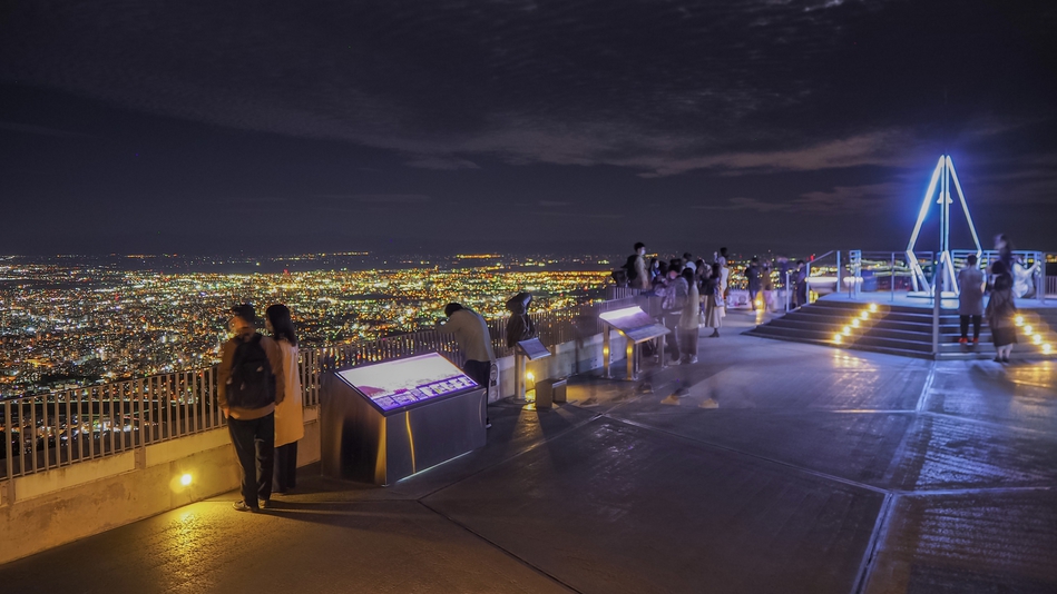 藻岩山夜景、宝石をちりばめたような札幌の街あかりが望める絶景スポット