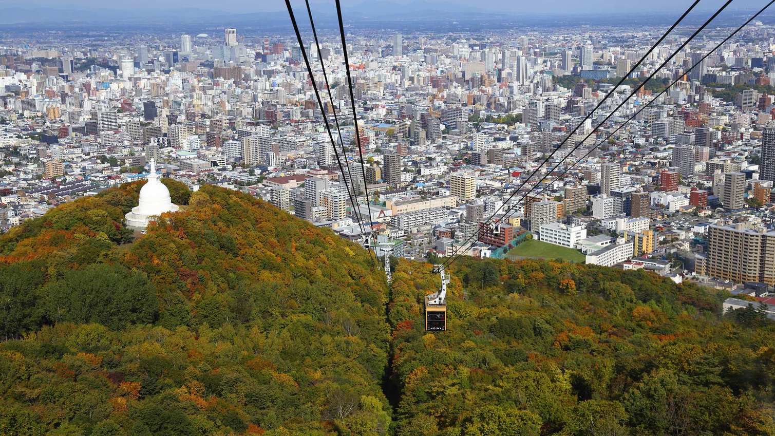 四季折々の自然などみどころいっぱいの藻岩山ロープウエイ