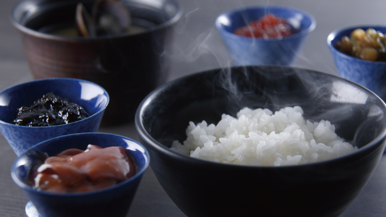 【ご朝食】和食メニュー（道産米のふっくらごはんと、ごはんのおともに）