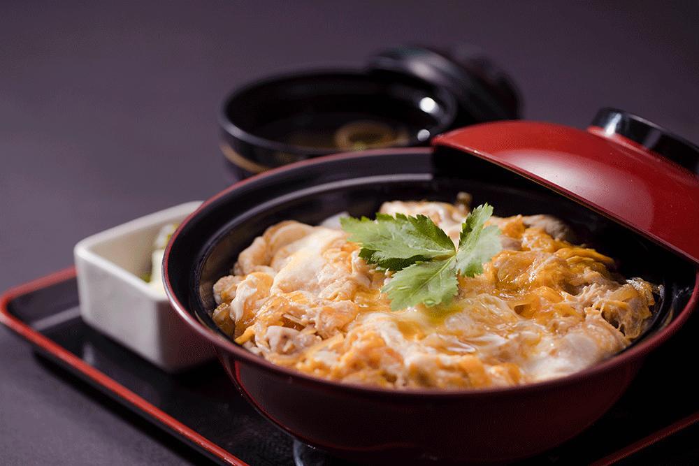 お食事【憩い処】一品料理、麺類や丼物まで…;多種多様なメニューの中から、お好きなものをご注文頂けます。