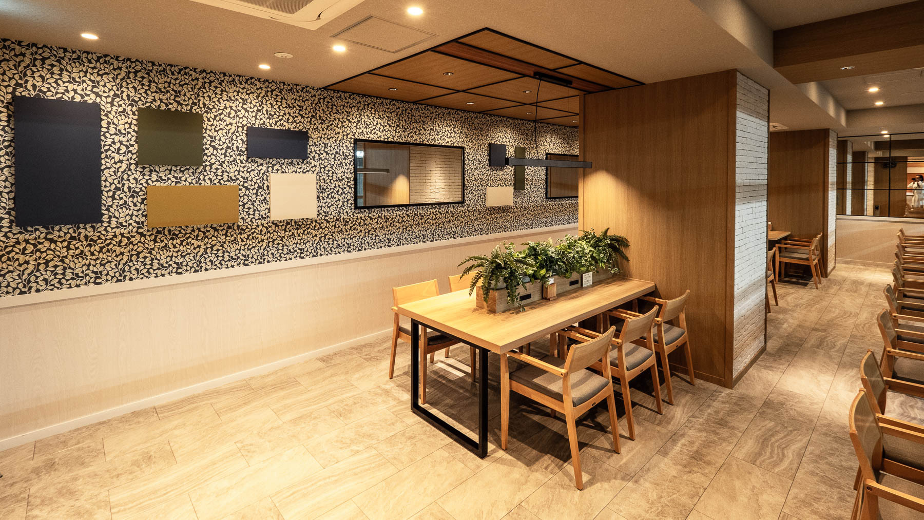 広々としたラウンジでお寛ぎください