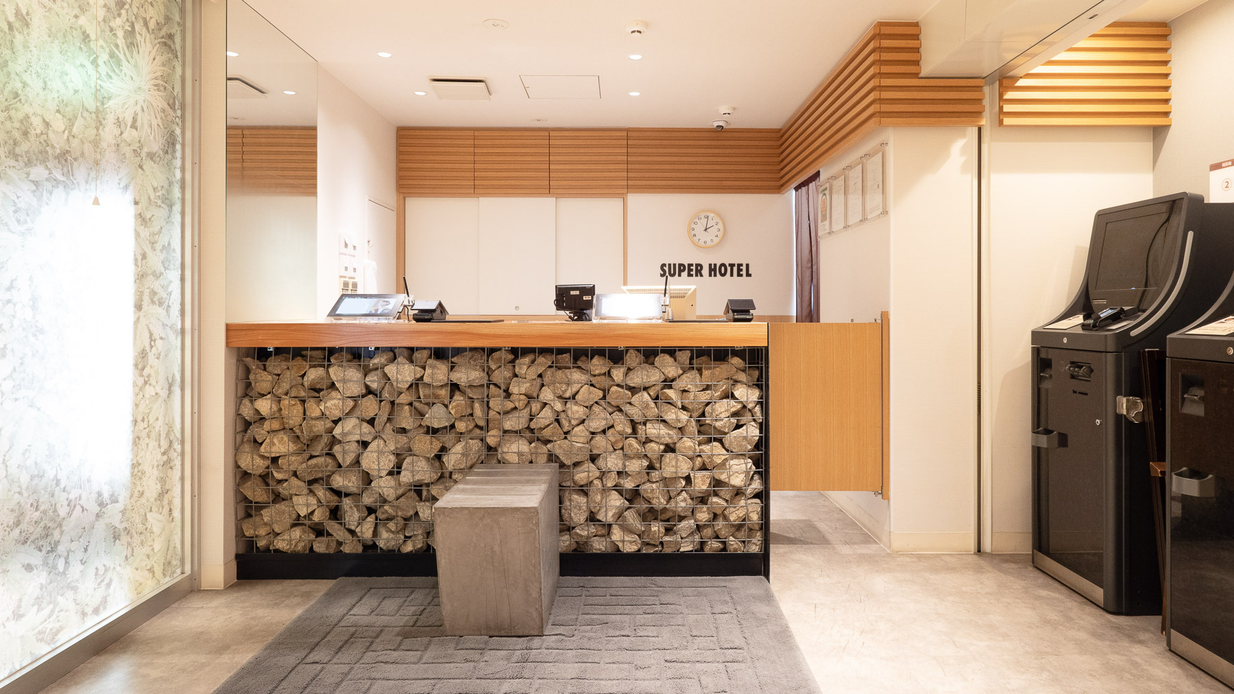 「おかえりなさいませ」こちらでチェクインをお迎えします