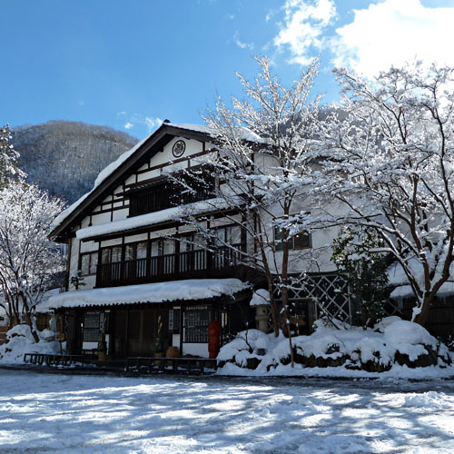 雪景色の外観