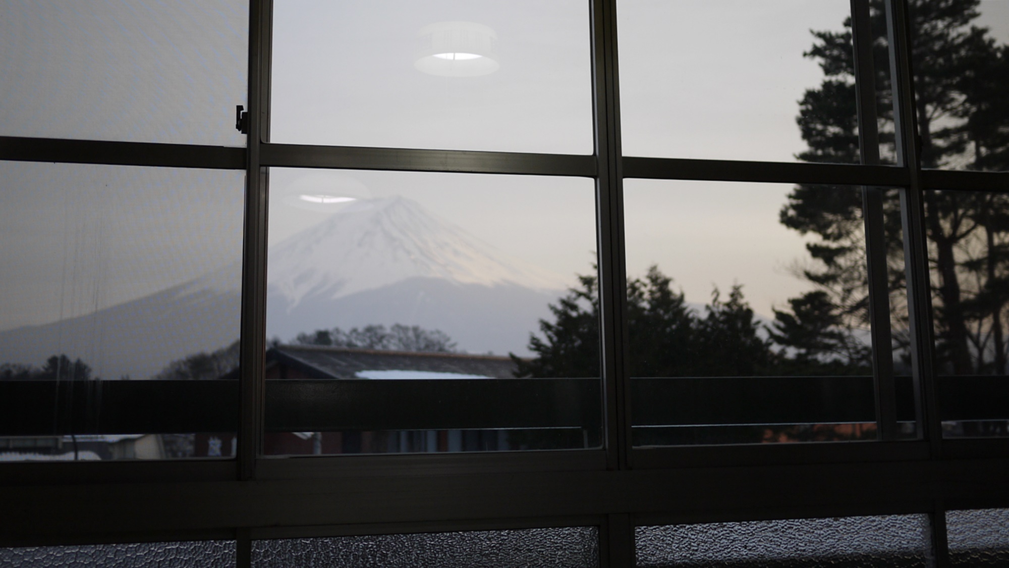 *客室一例（富士山側）/富士山ビューのお部屋からは、朝起きると目の前にこの眺め！