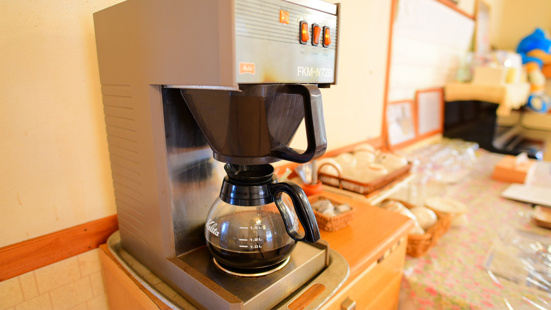 *[館内一例]朝食時、食堂のコーヒーはご自由にご利用頂けます。
