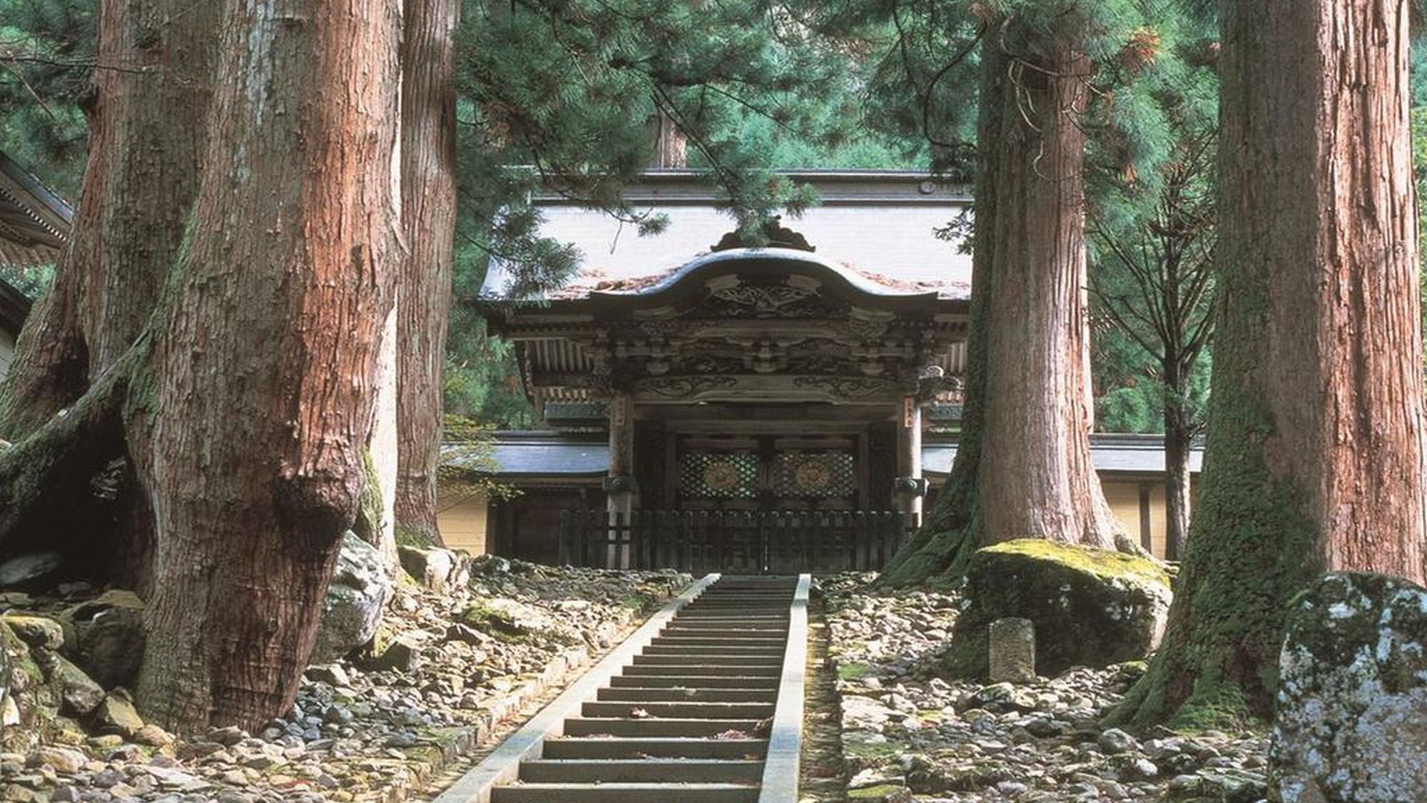 【永平寺】※荘厳な空気に満ちる永平寺。敷地に足を踏み入れれば心も引き締まります。