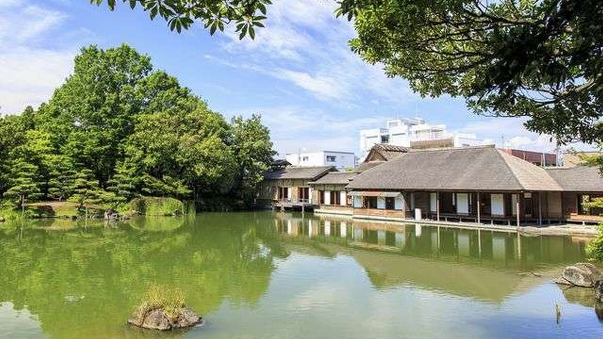 【養浩館】※優美な書院建築と雄大なスケールの庭園で一見の価値ありです♪♪