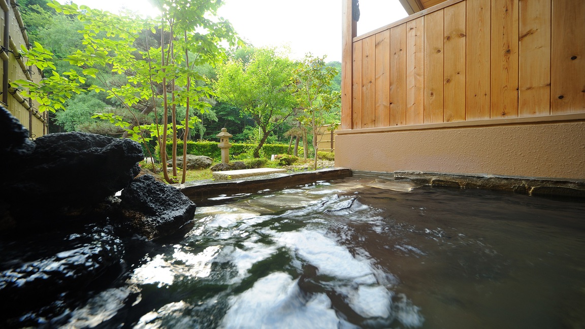 1階庭園付和モダン岩露天風呂付。自分だけの時間に浸ってください。