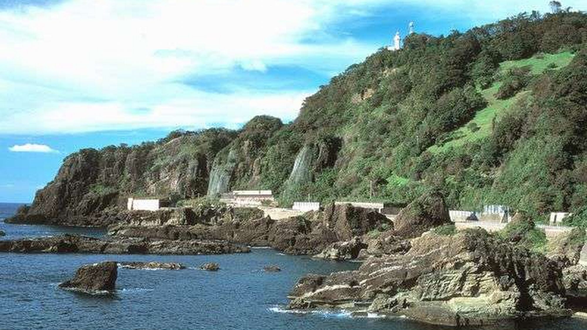 【越前海岸呼鳥門】※リアス式海岸が続く越前海岸は絶景ポイントが多数！