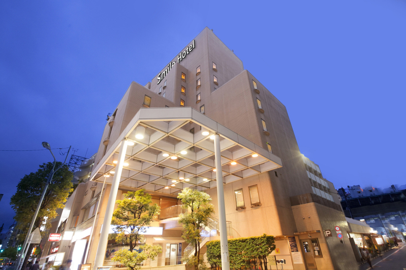 ホテル外観（夜）