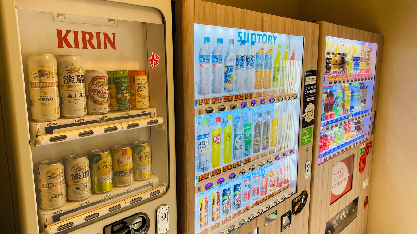 1Fロビーアルコール・ソフトドリンク自販機