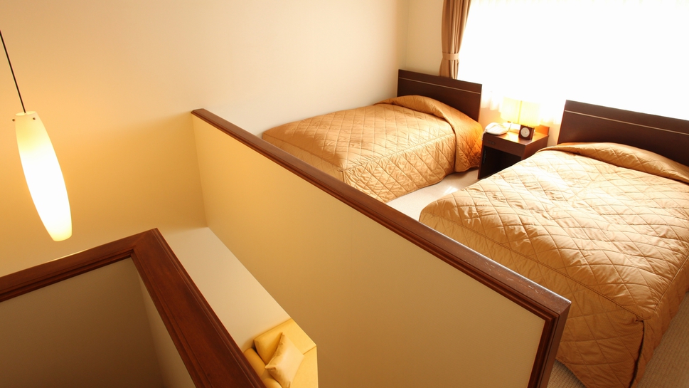 【本館メゾネット2階】１階のリビングと２階の寝室に分かれています。本館で一番人気のお部屋です♪