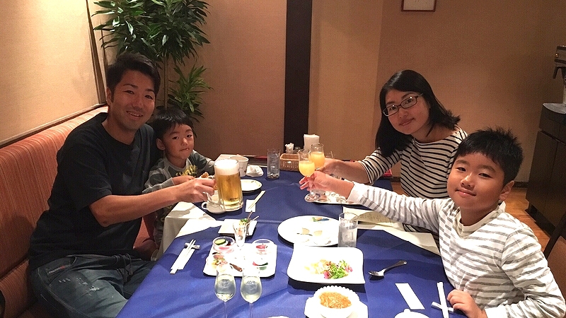 【記念撮影♪】家族みんなで「かんぱ〜い♪」家族で夢のコース料理を♪