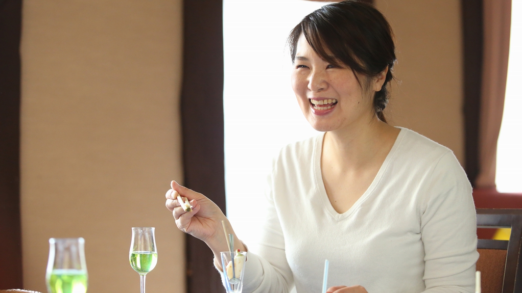 お食事はお箸でも楽しめます♪お部屋着やサンダルもOKです。お気軽にお召し上がりください♪