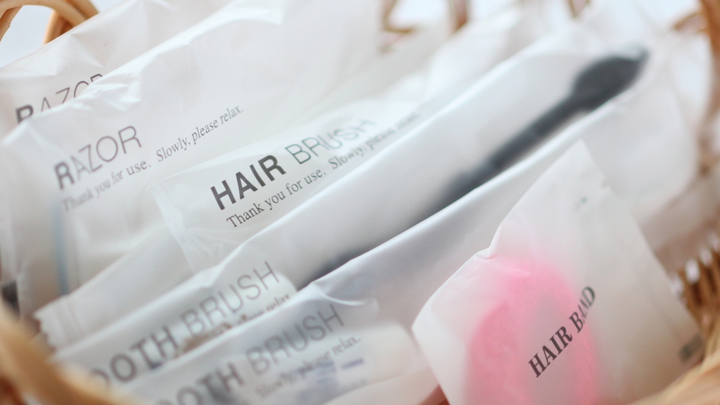 【本館アメニティー】バスタオル、フェイスタオル、歯ブラシ、くし、ヘアゴム、綿棒等ご用意しております。