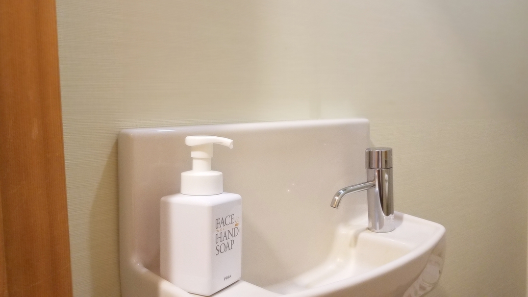 【本館和室】６畳の客室、８畳の客室は洗面なしですが、写真の簡易手洗いがついています。