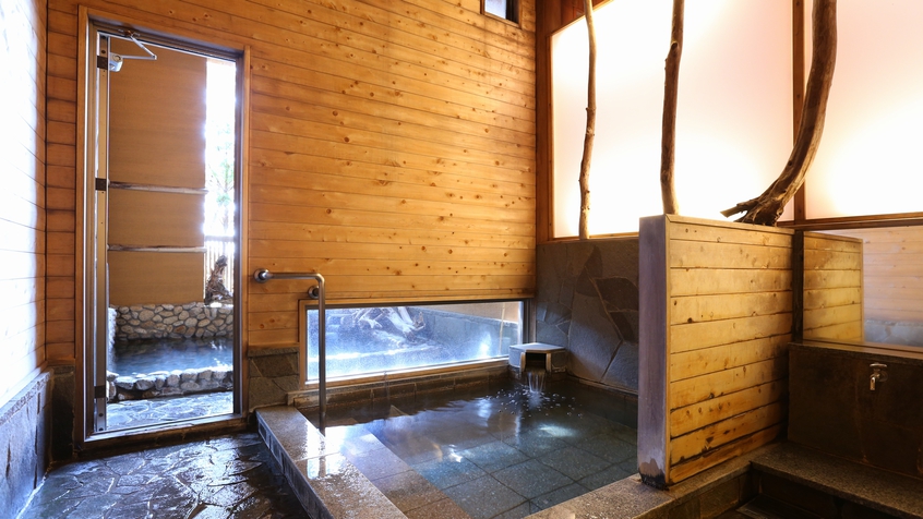 【女性内風呂】正直広くはないですが、準天然（人工）温泉で体の芯から温まります♪