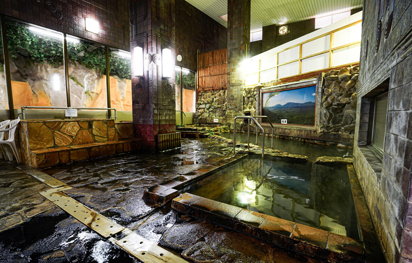大浴場・岩風呂1（週替りで男湯と女湯が入れ替わります）