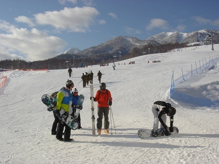 【富良野スキー場】海外からのスキーヤーも多く集まります。