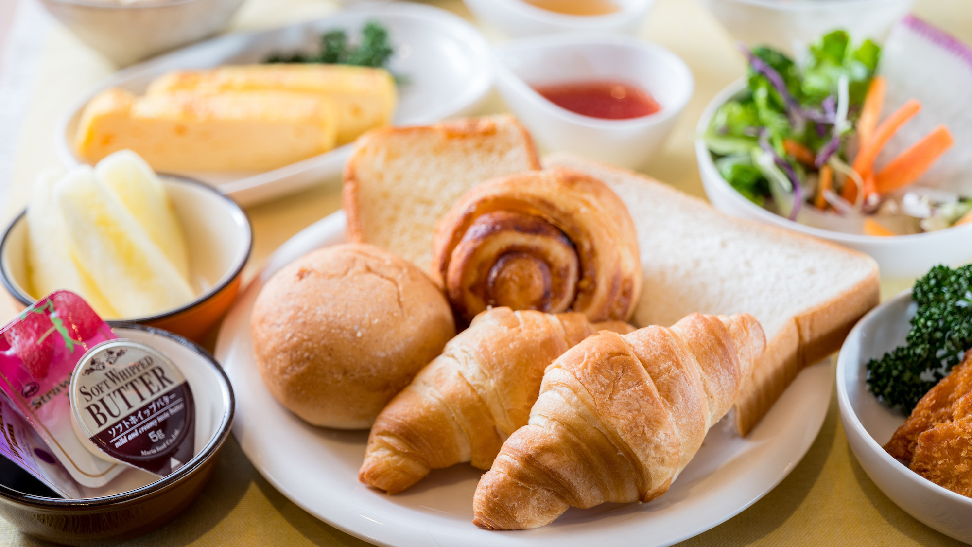 パンの盛り付け例です。パン、ご飯の両方をご用意しております。