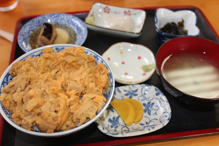 縫い道食堂のウニ丼定食