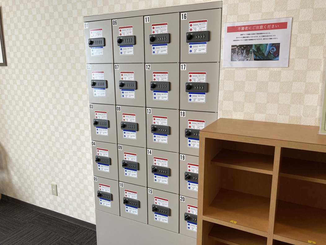 大浴場入口【お客様用貴重品ロッカー】