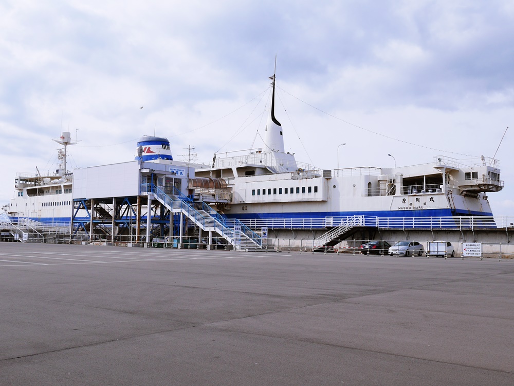 青函連絡船記念館摩周丸。1965年から1988年まで運行した連絡船が、岸壁に係留され記念館に