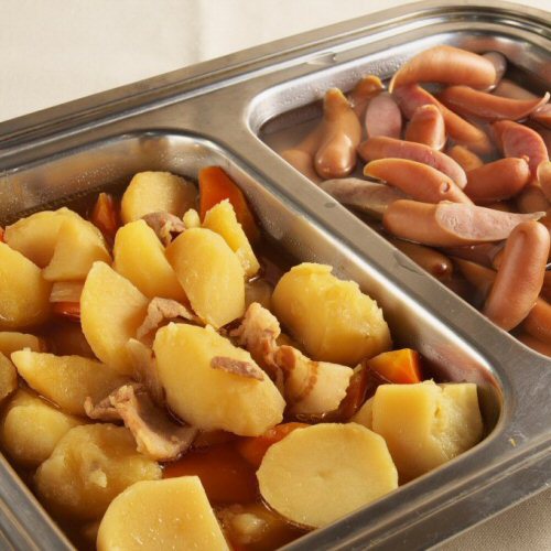 肉じゃがとボイルウインナー