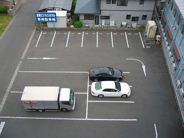 駐車場大型車も駐車可能です。