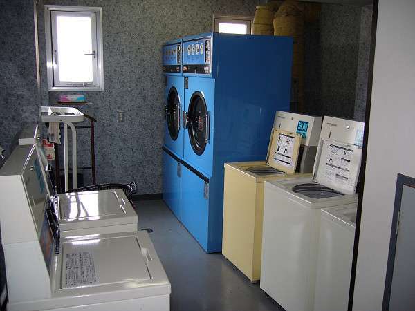 コインランドリー洗濯機¥２００ガス式乾燥機１２分毎に¥１００