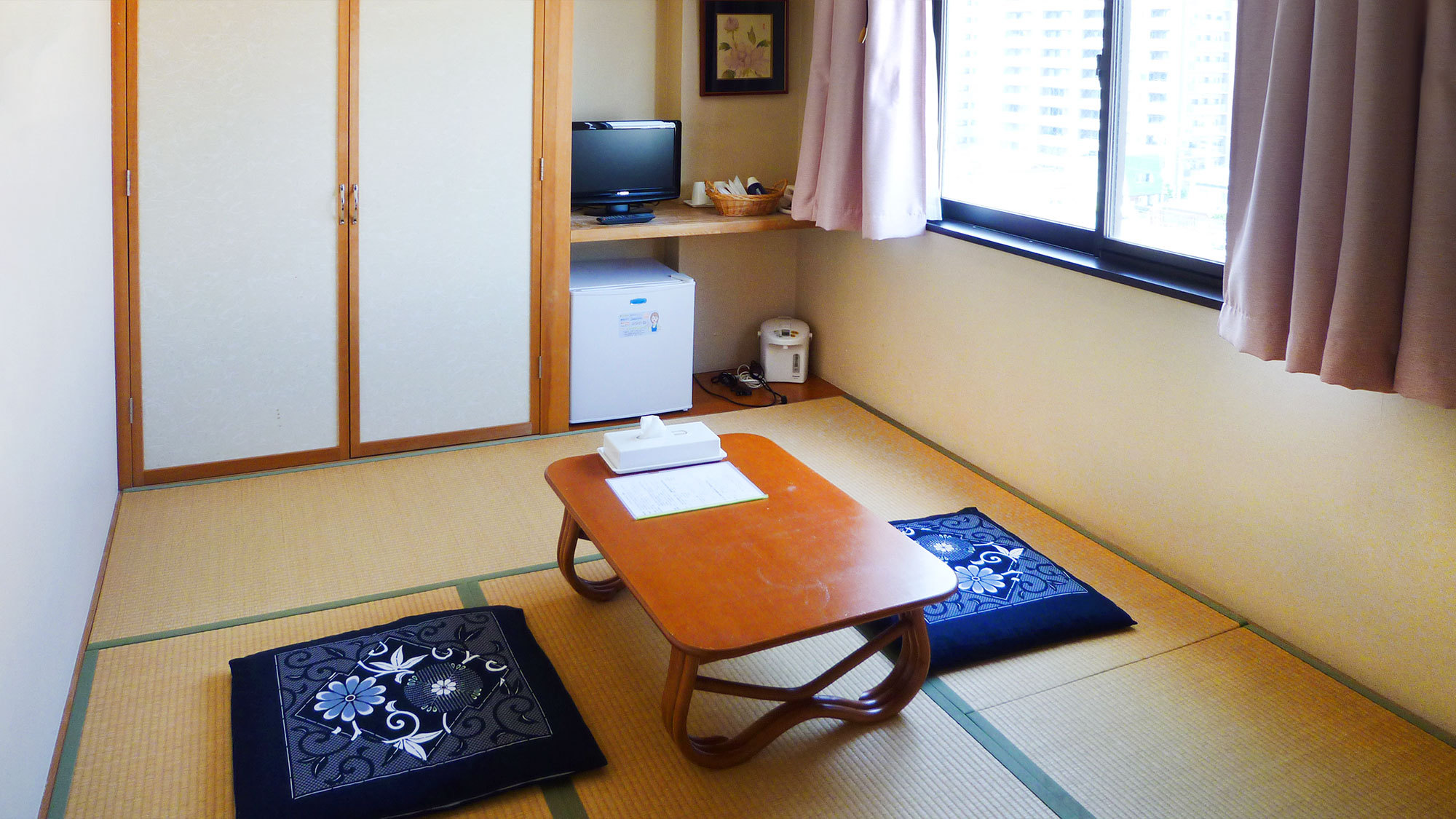 和室6畳畳でゆっくりおくつろぎ頂ける、ファミリー向けのお部屋です