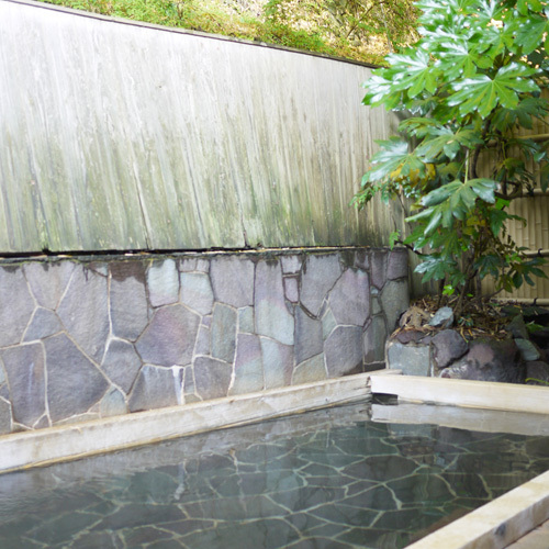 *【露天風呂】中川温泉につかって、旅の疲れを癒しましょう。