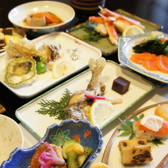 【お料理】魚・山菜会席料理当館の板前が素材をが厳選して料理をご提供致します。