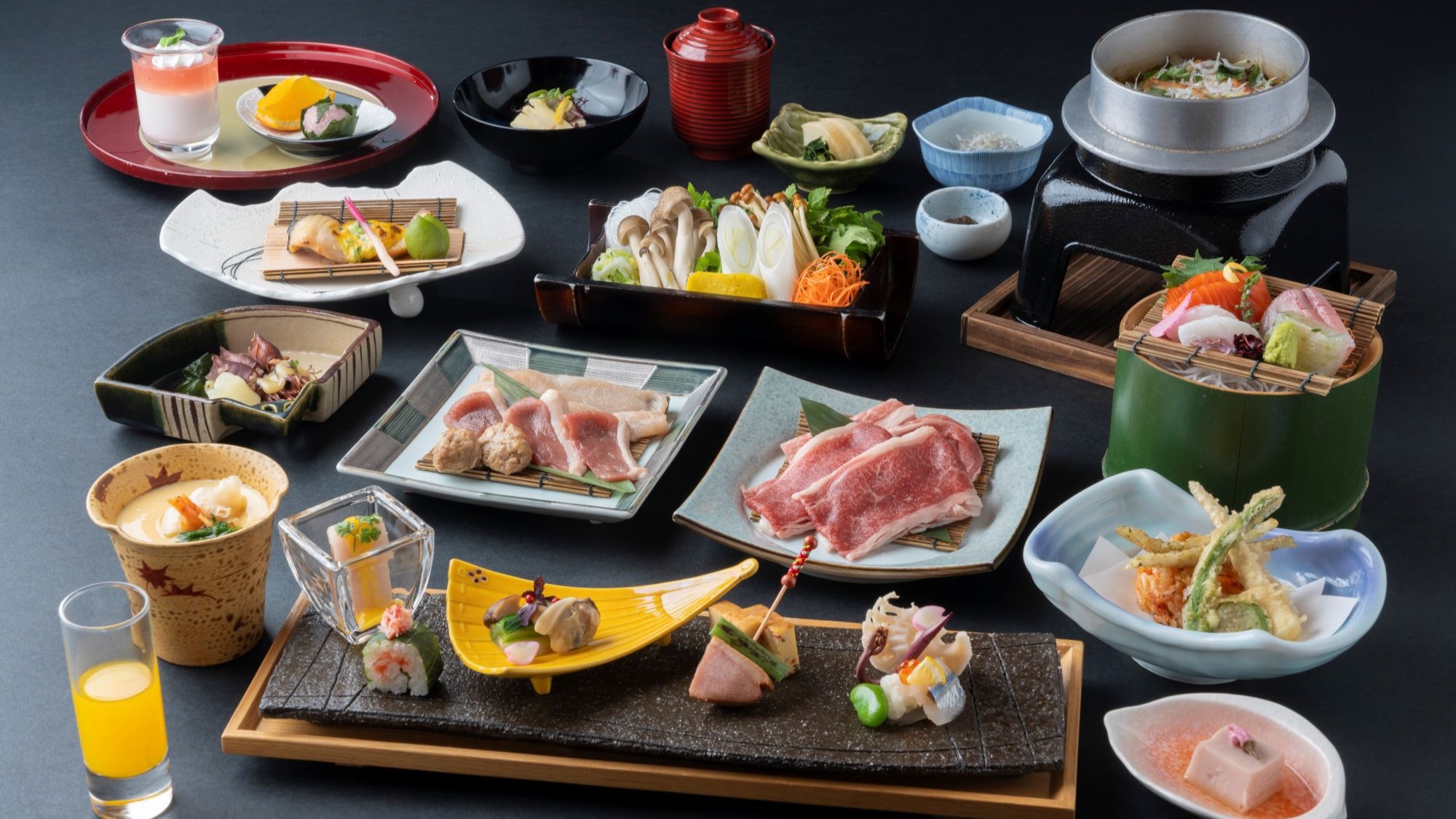【夕食】夕食は「足柄遊膳会席」と「炙り焼き会席」よりグループ毎にご選択。※写真は足柄遊膳会席イメージ