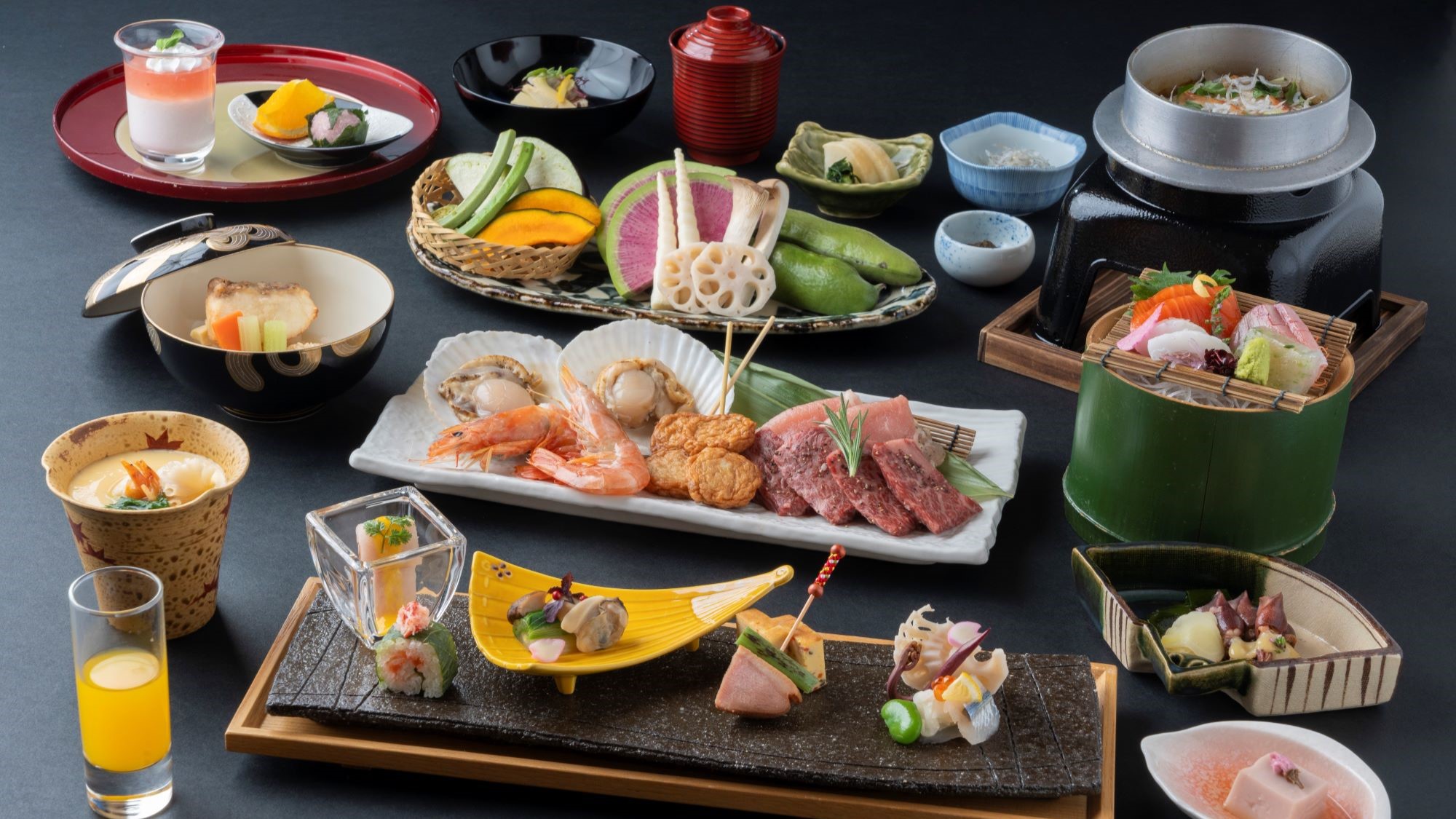 【夕食】夕食は「足柄遊膳会席」と「炙り焼き会席」よりグループ毎にご選択。※写真は炙り焼き会席イメージ