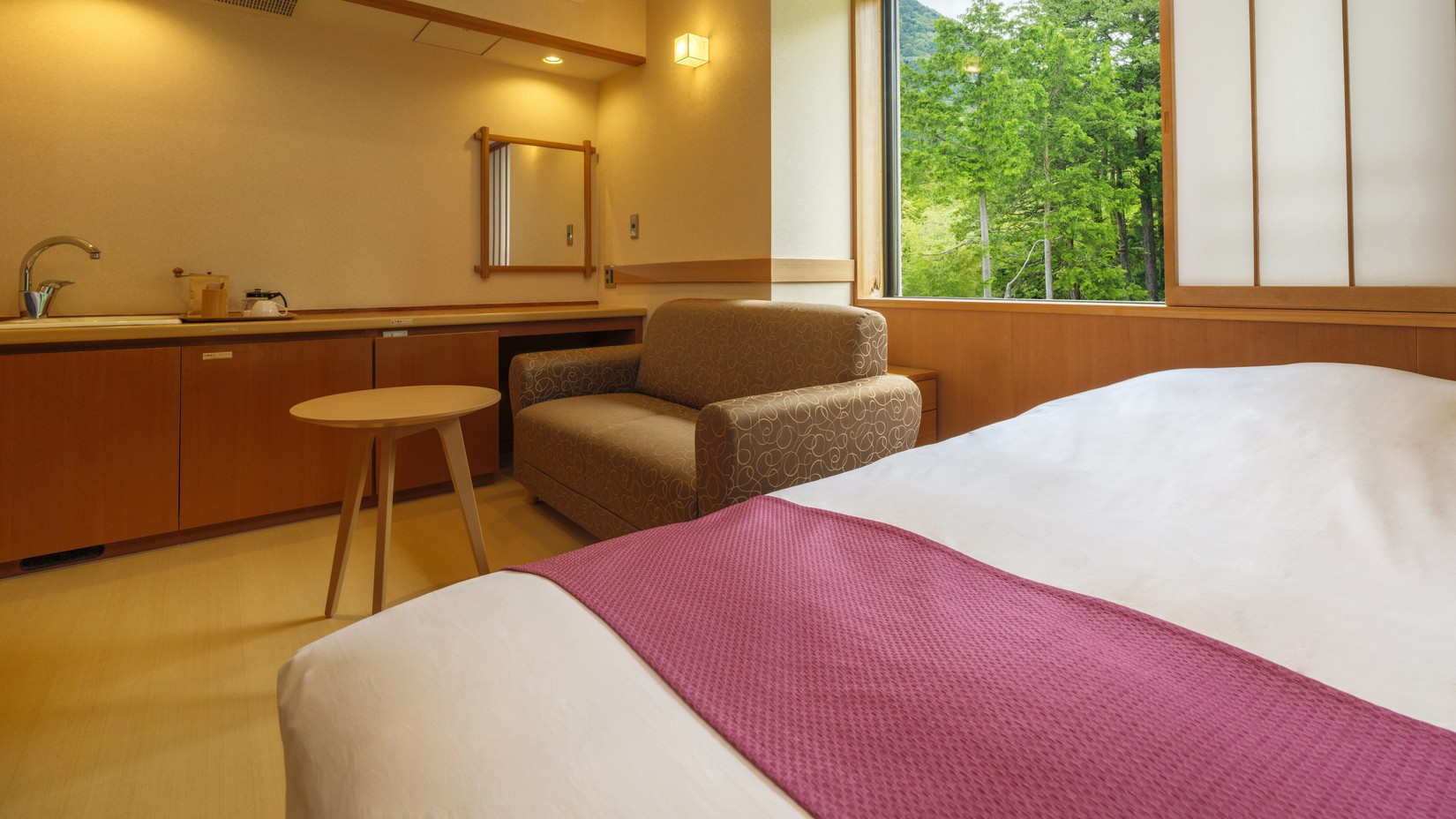 【セミダブルルーム】水花の庄18平米。1人旅におすすめ。木の温もりを感じる客室。