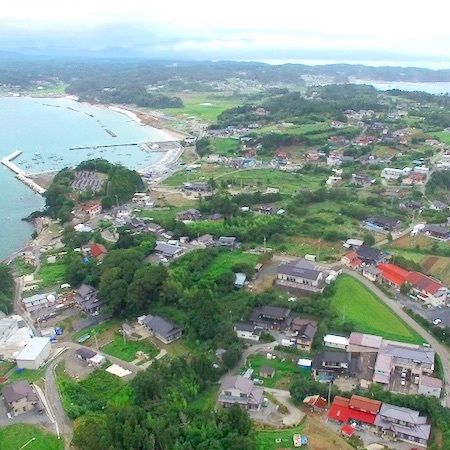 【ドローン】泊崎半島、４５号線から車で５分ほどで宿に到着いたします。お気をつけてお越しくださいませ