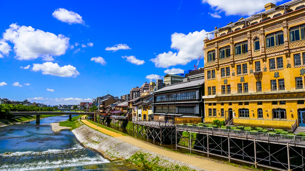 京都四条大橋鴨川